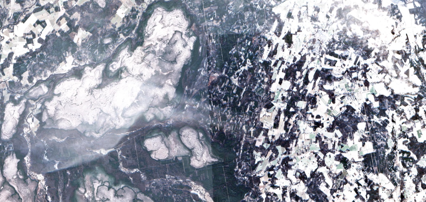 RGB toonis satelliidipilt, mille keskmes on näha sirgjoonena võrdlemisi tugevat kontrasti erisust, mis tuleneb atmosfäärikorrektsiooni üle kompenseerimisest.